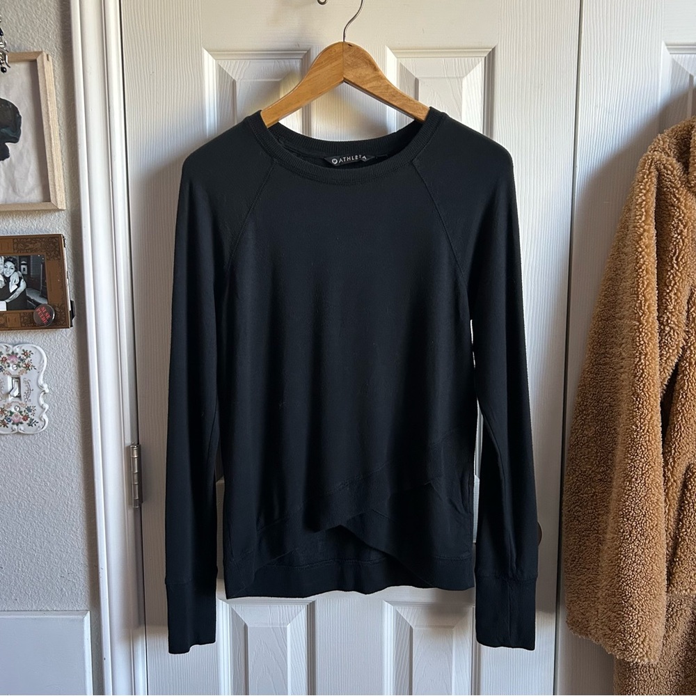 Athleta black crisscross hem long sleeve athleisure layering shirt